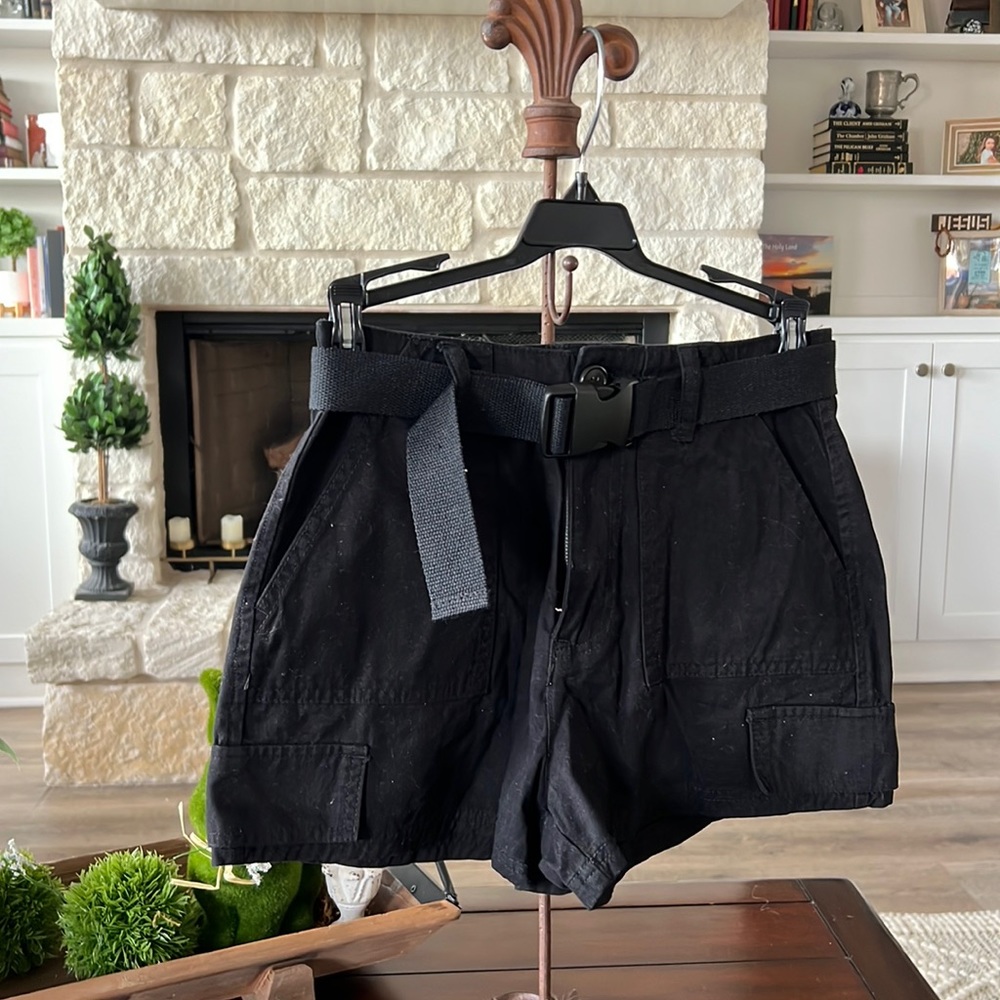 Size XS (0-2) black shorts new no tag with back pocket buttons and belt